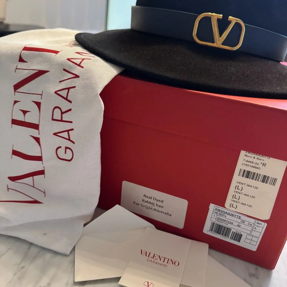 Valentino Garavani Black Hat with Gold Logo - Picture 5 of 5